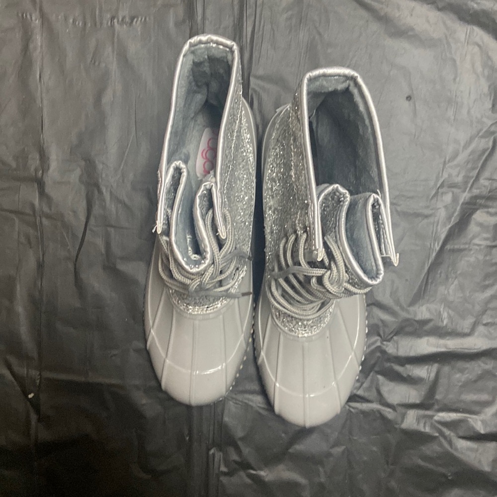 RAIN BOOTS — SIZE 11 — GRAY w/ SILVER GLITTER — (BRAND NEW NEVER WORN)